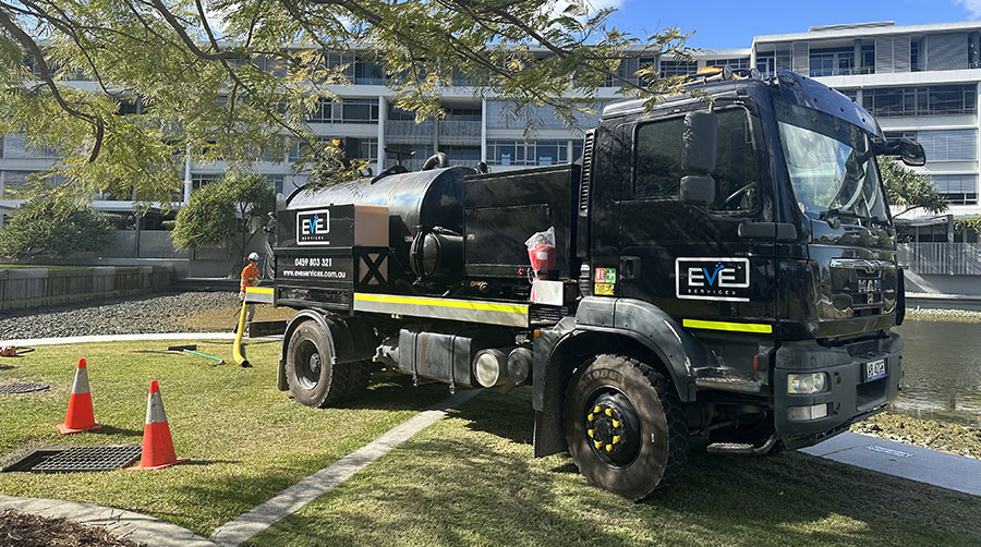 Eve Services 4x4 5000L truck